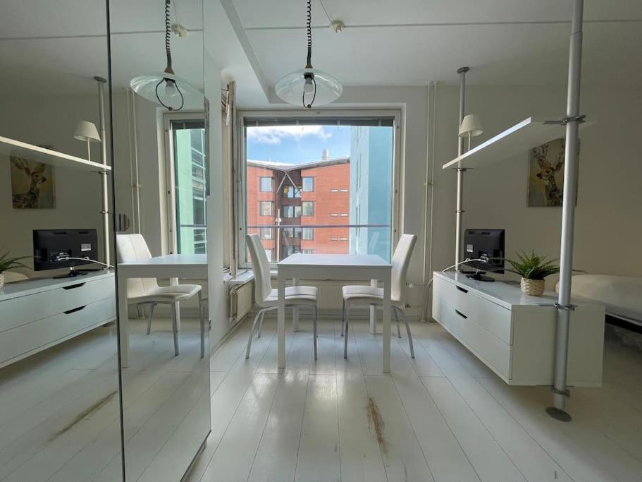 Luminous Studio 15min To Center With Wifi & Netflix Lägenhet
